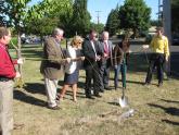 Federal and local officials cutting the ribbon at LCOG’s groundbreaking ceremony